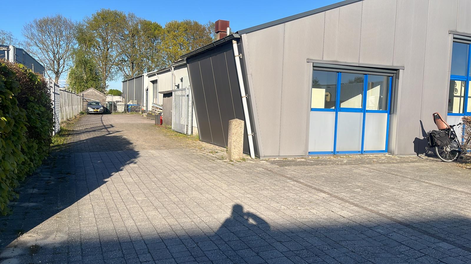 Buitenkant van GarageVenema in Leek